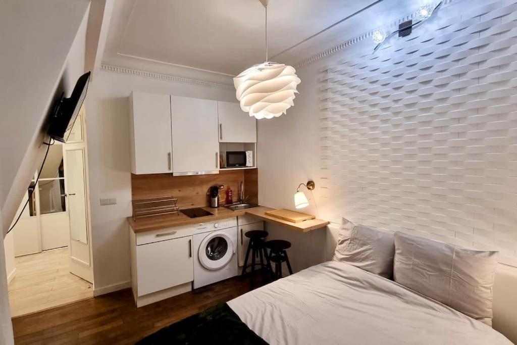Champs-Elysees - Suite For 2 People Paris Exterior photo